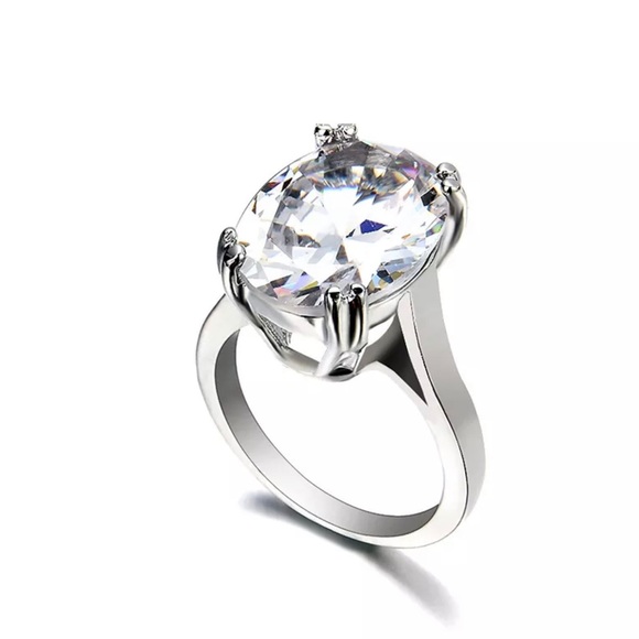 Stunning White Sapphire Ring - Picture 5 of 5